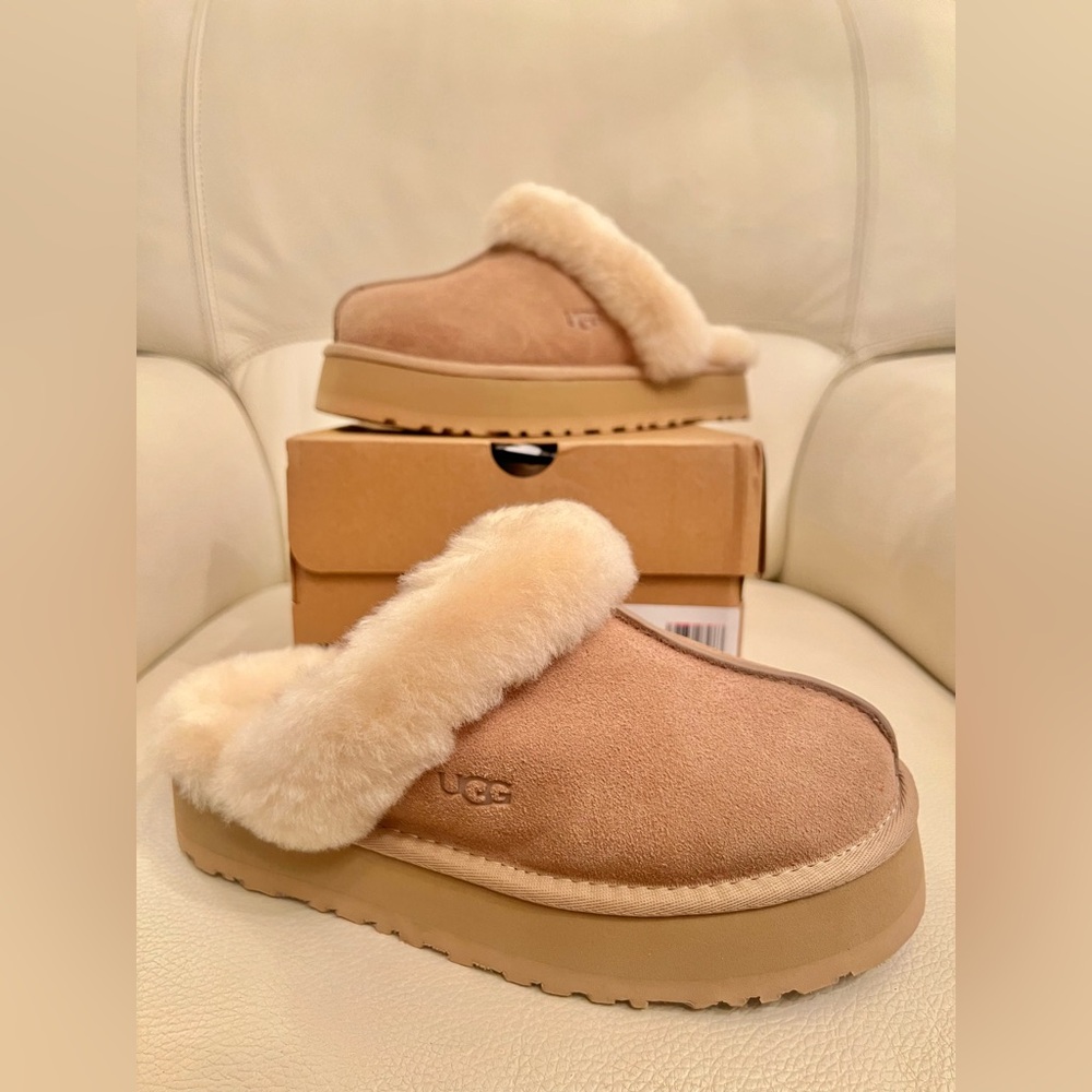 NEW Ugg Women's Disquette Sheepskin Slipper - Size 9 US - SAND Suede Platform